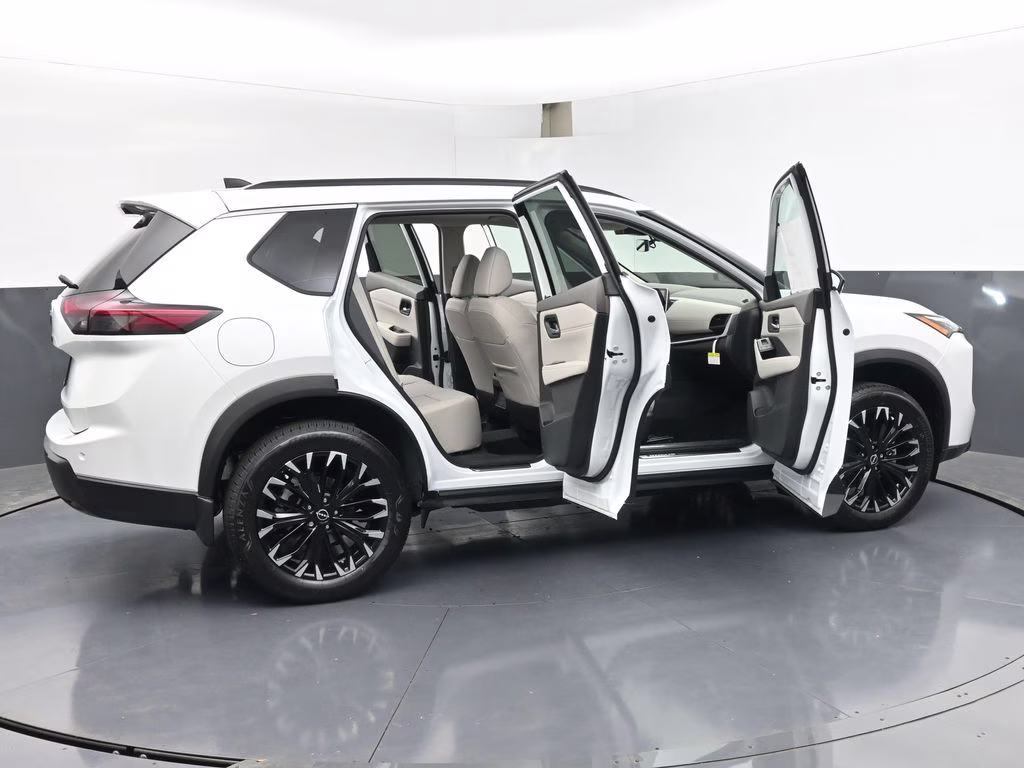 2026 Everest White Pearl Tricoat Nissan Rogue Dark Armor FWD SUV