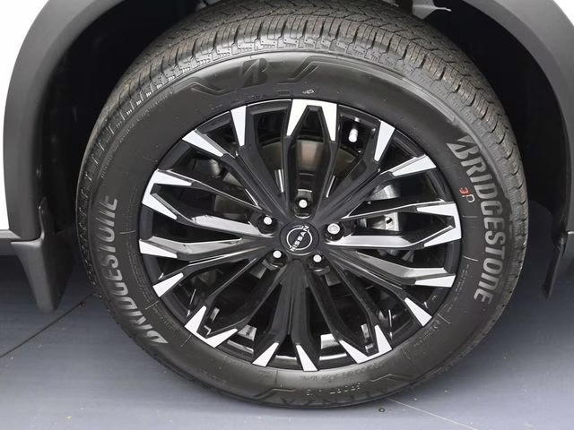 2026 Everest White Pearl Tricoat Nissan Rogue Dark Armor FWD SUV