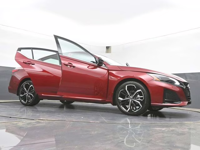 2026 Scarlet Ember Tintcoat Nissan Altima 2.5 SR FWD Sedan