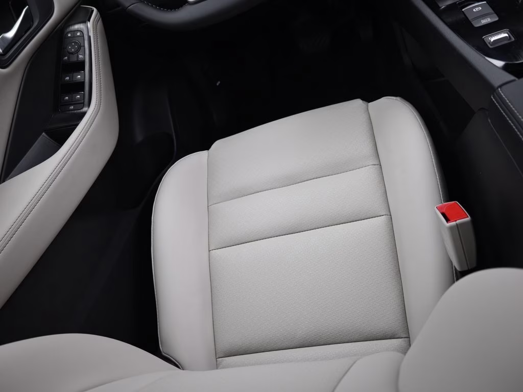 2026 Everest White Pearl Tricoat Nissan Rogue Dark Armor FWD SUV