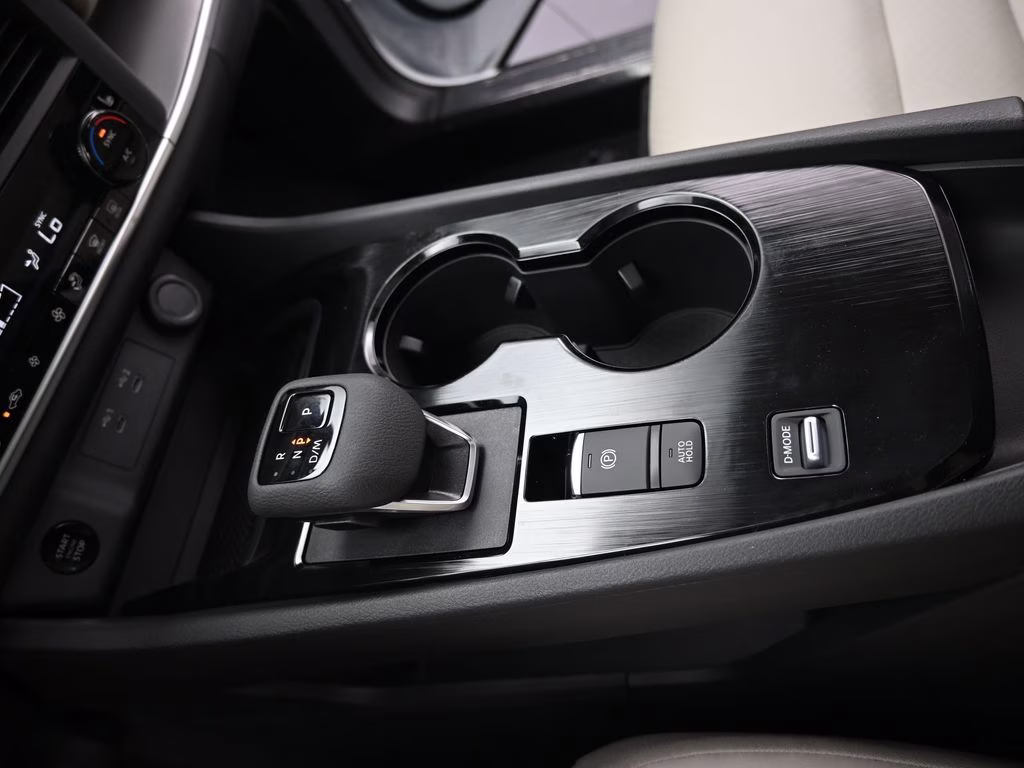 2026 Everest White Pearl Tricoat Nissan Rogue Dark Armor FWD SUV