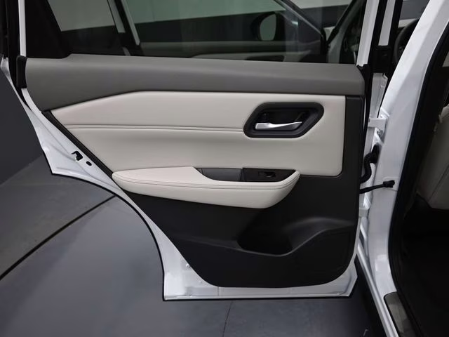 2026 Everest White Pearl Tricoat Nissan Rogue Dark Armor FWD SUV