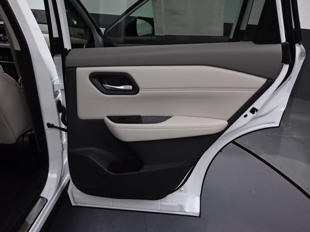 2026 Everest White Pearl Tricoat Nissan Rogue Dark Armor FWD SUV