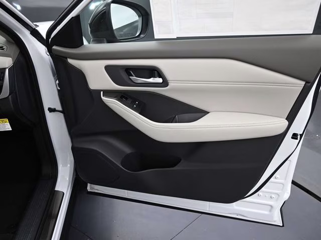 2026 Everest White Pearl Tricoat Nissan Rogue Dark Armor FWD SUV