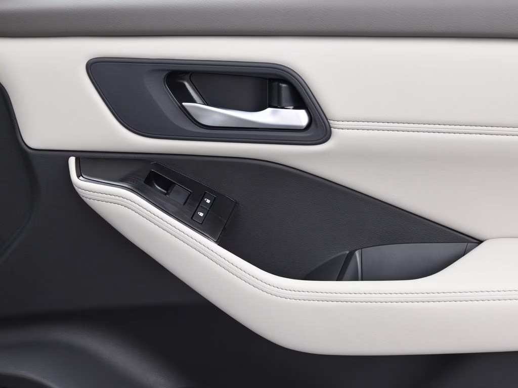 2026 Everest White Pearl Tricoat Nissan Rogue Dark Armor FWD SUV