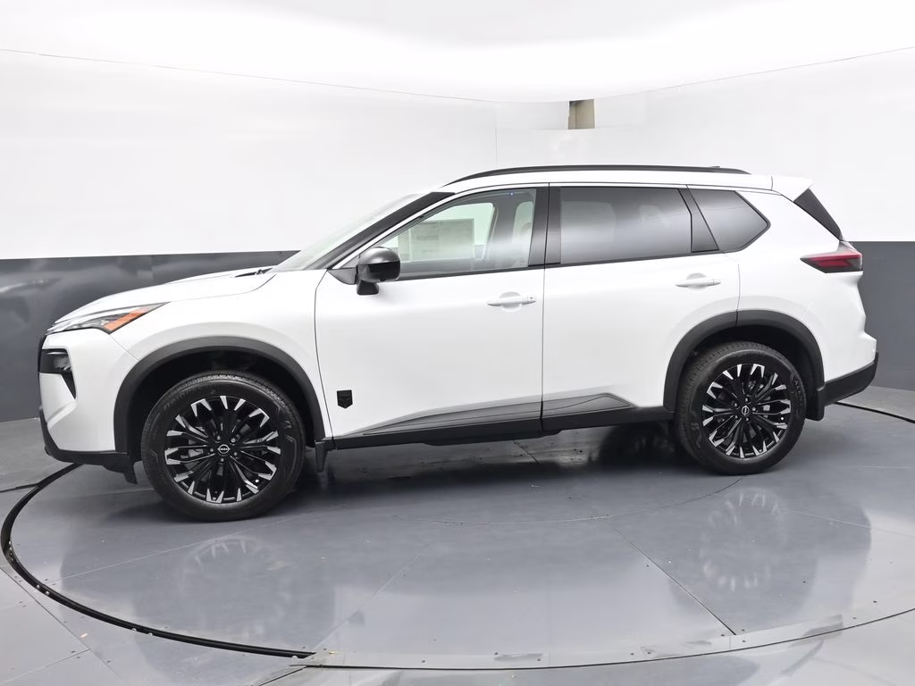 2026 Everest White Pearl Tricoat Nissan Rogue Dark Armor FWD SUV