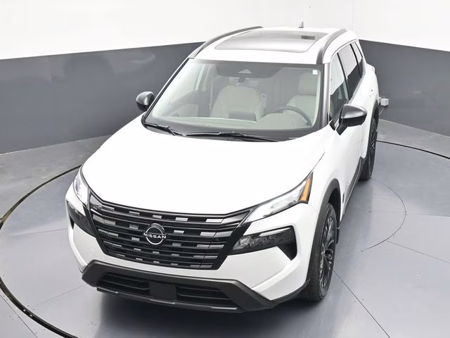2026 Everest White Pearl Tricoat Nissan Rogue Dark Armor FWD SUV