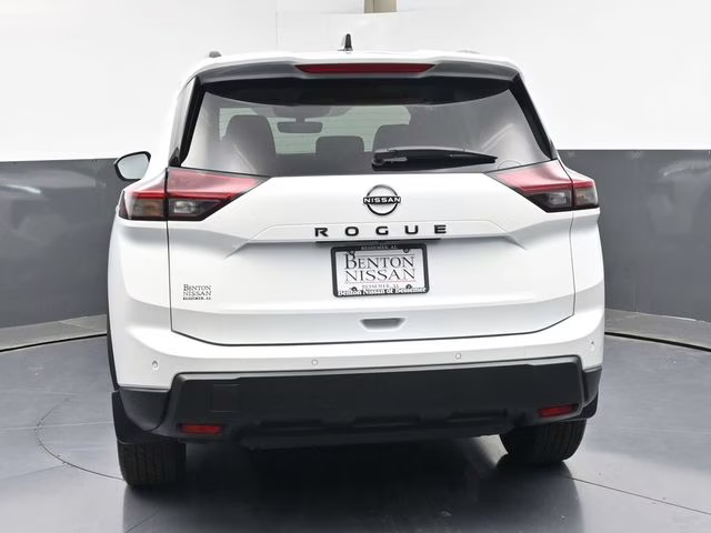 2026 Everest White Pearl Tricoat Nissan Rogue Dark Armor FWD SUV