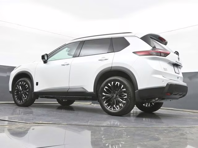 2026 Everest White Pearl Tricoat Nissan Rogue Dark Armor FWD SUV