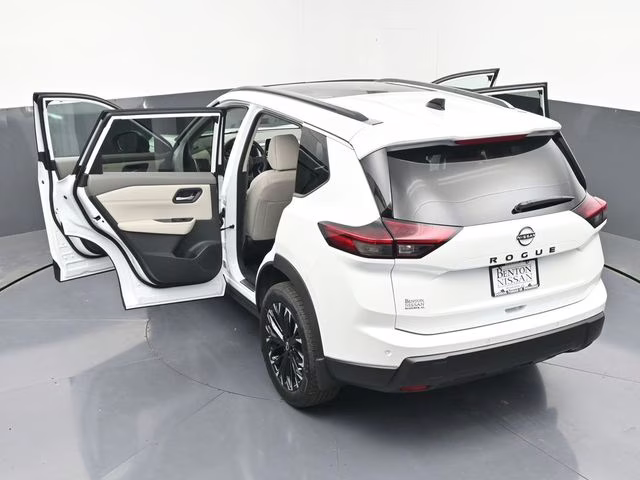 2026 Everest White Pearl Tricoat Nissan Rogue Dark Armor FWD SUV