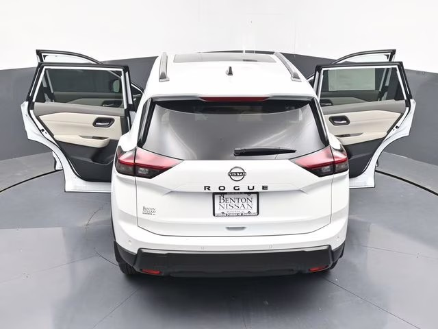 2026 Everest White Pearl Tricoat Nissan Rogue Dark Armor FWD SUV