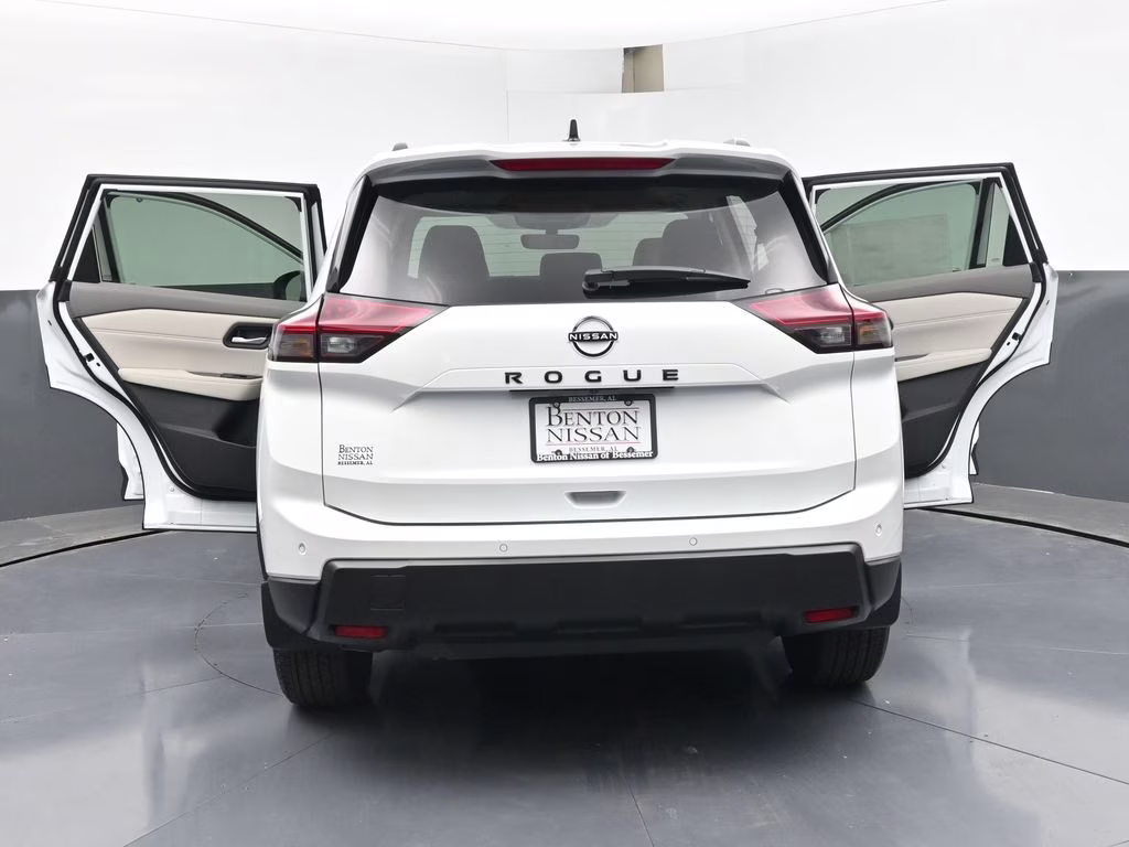 2026 Everest White Pearl Tricoat Nissan Rogue Dark Armor FWD SUV