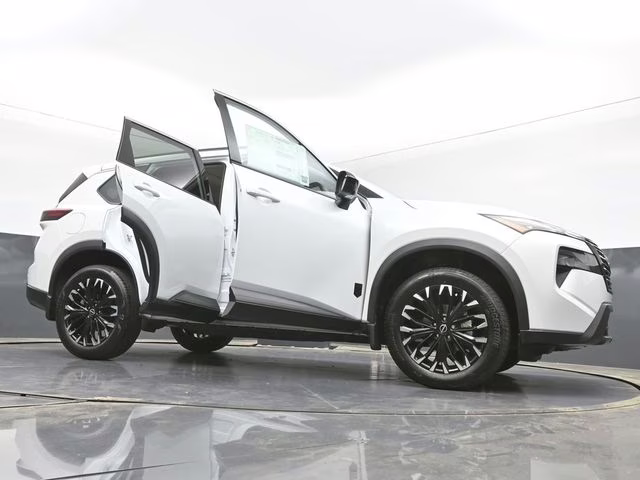 2026 Everest White Pearl Tricoat Nissan Rogue Dark Armor FWD SUV