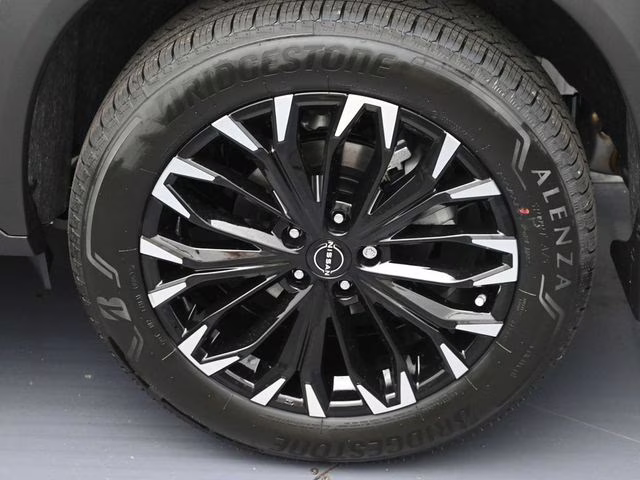 2026 Everest White Pearl Tricoat Nissan Rogue Dark Armor FWD SUV