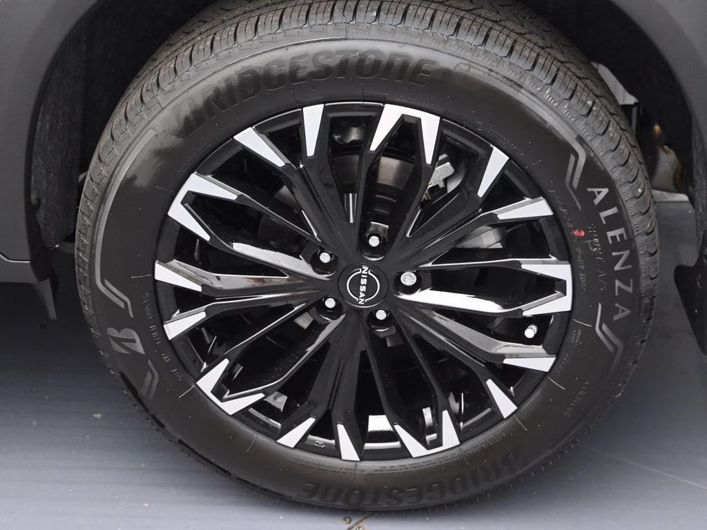 2026 Everest White Pearl Tricoat Nissan Rogue Dark Armor FWD SUV