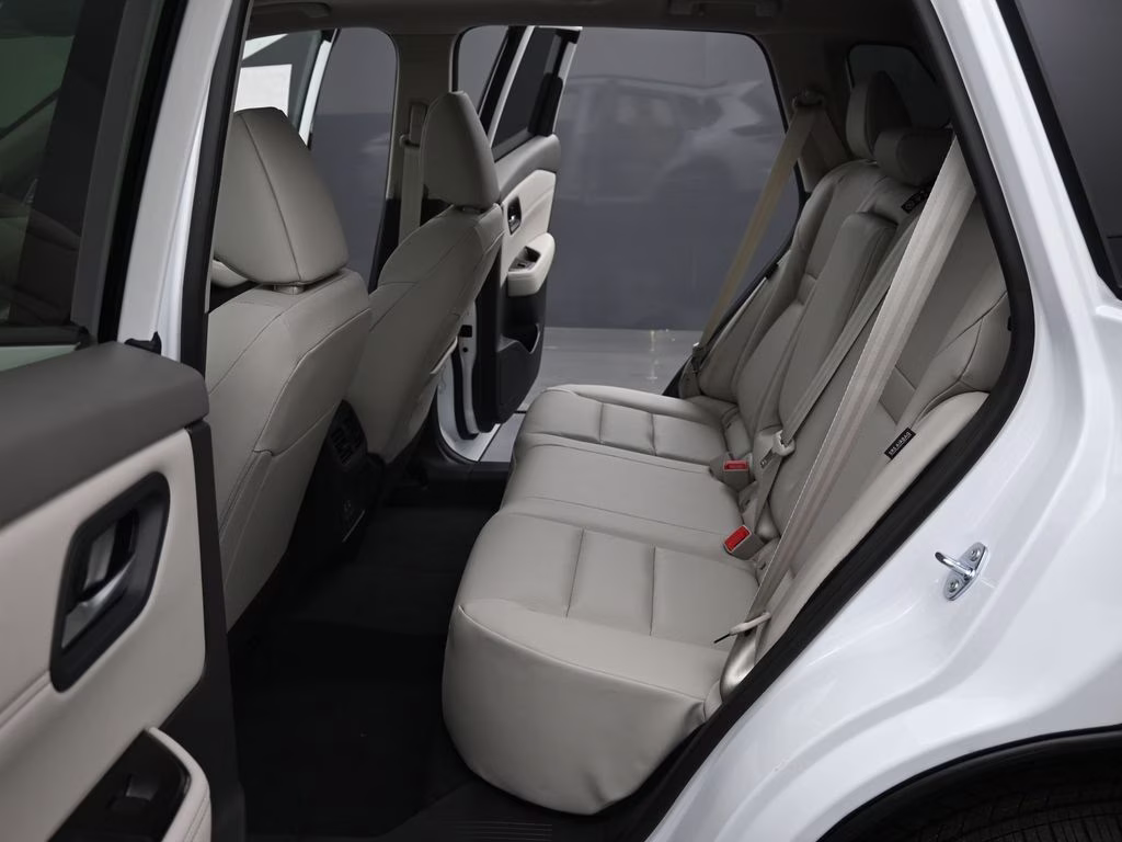 2026 Everest White Pearl Tricoat Nissan Rogue Dark Armor FWD SUV