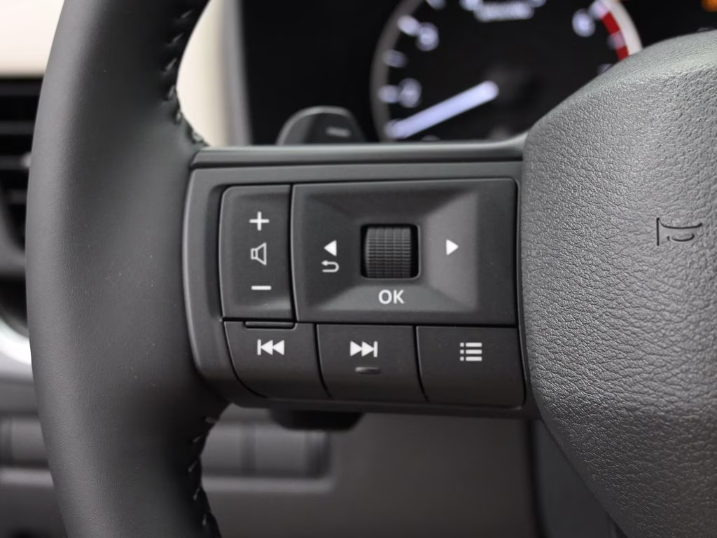 2026 Everest White Pearl Tricoat Nissan Rogue Dark Armor FWD SUV