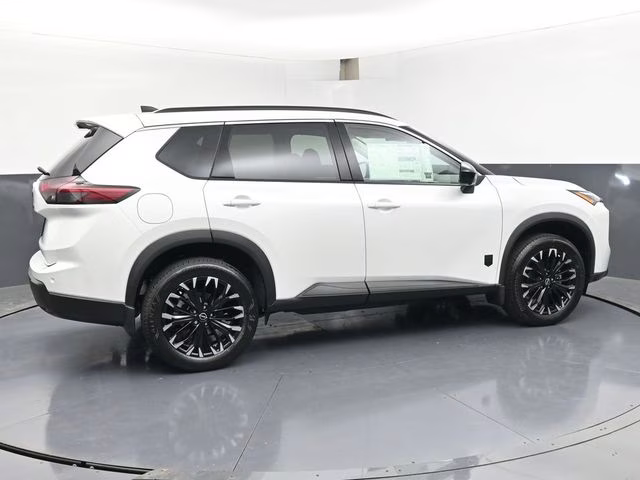 2026 Everest White Pearl Tricoat Nissan Rogue Dark Armor FWD SUV