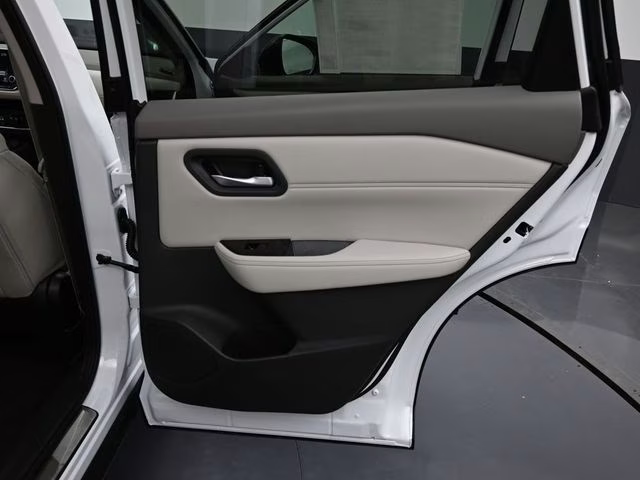 2026 Everest White Pearl Tricoat Nissan Rogue Dark Armor FWD SUV
