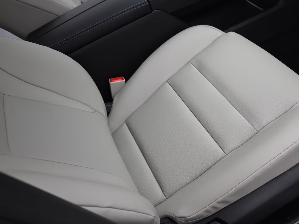 2026 Everest White Pearl Tricoat Nissan Rogue Dark Armor FWD SUV