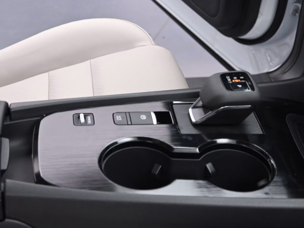 2026 Everest White Pearl Tricoat Nissan Rogue Dark Armor FWD SUV