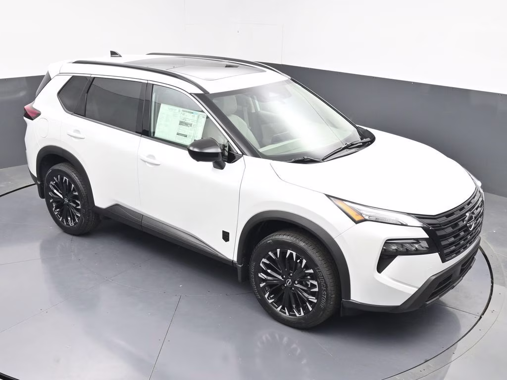 2026 Everest White Pearl Tricoat Nissan Rogue Dark Armor FWD SUV