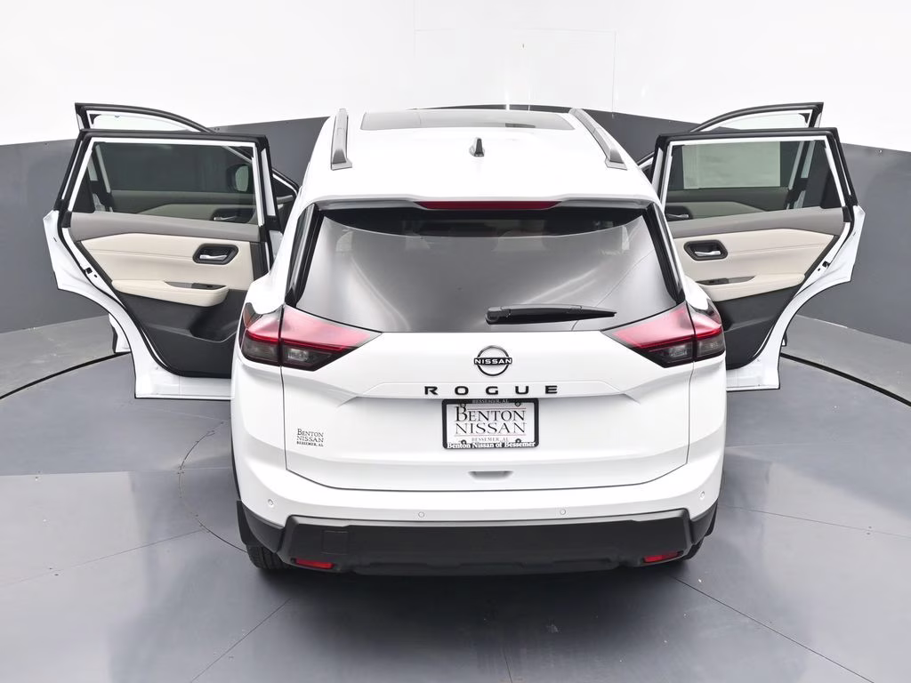 2026 Everest White Pearl Tricoat Nissan Rogue Dark Armor FWD SUV