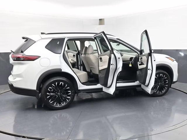 2026 Everest White Pearl Tricoat Nissan Rogue Dark Armor FWD SUV