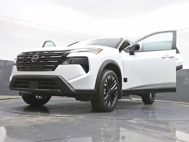 2026 Everest White Pearl Tricoat Nissan Rogue Dark Armor FWD SUV
