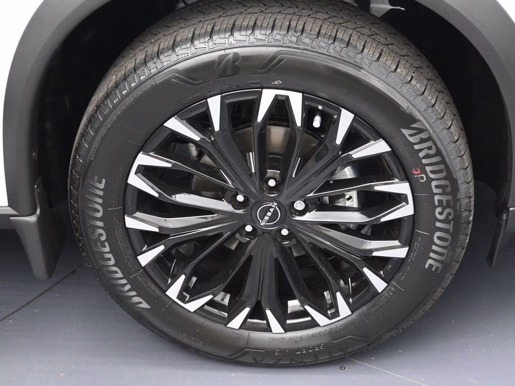 2026 Everest White Pearl Tricoat Nissan Rogue Dark Armor FWD SUV