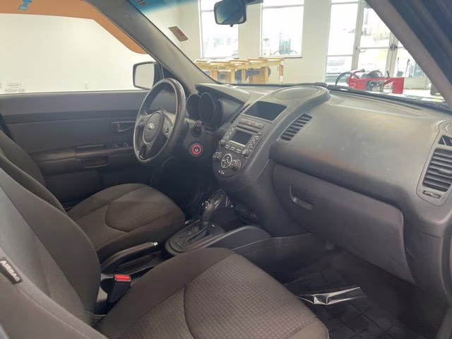 2013 Shadow Pearl Metallic Kia Soul Base FWD Hatchback