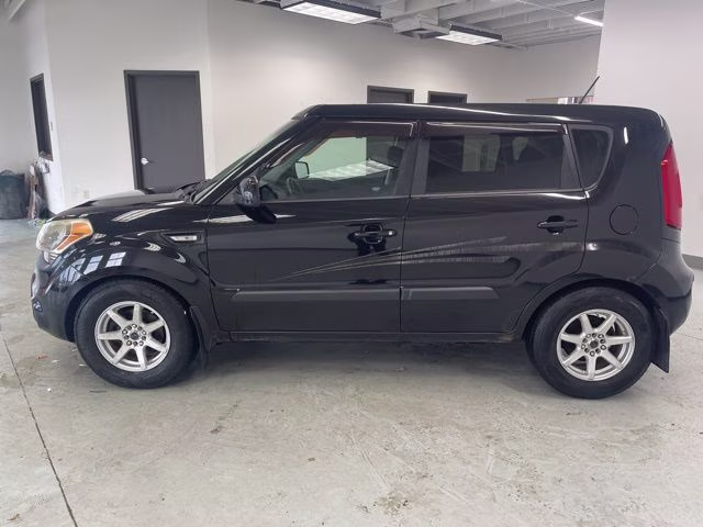 2013 Shadow Pearl Metallic Kia Soul Base FWD Hatchback