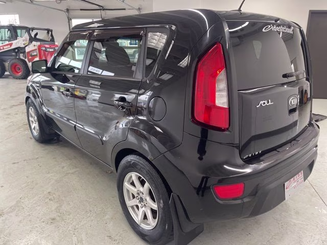 2013 Shadow Pearl Metallic Kia Soul Base FWD Hatchback