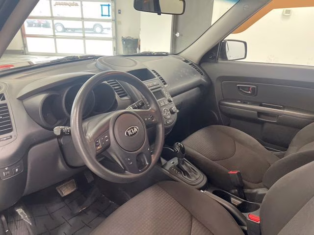 2013 Shadow Pearl Metallic Kia Soul Base FWD Hatchback