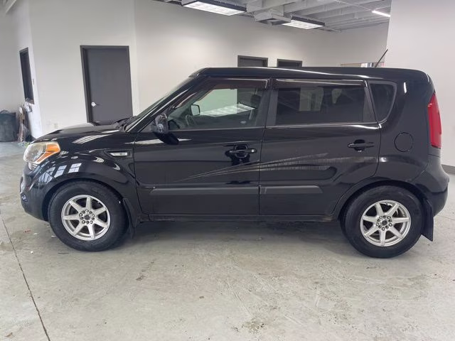 2013 Shadow Pearl Metallic Kia Soul Base FWD Hatchback