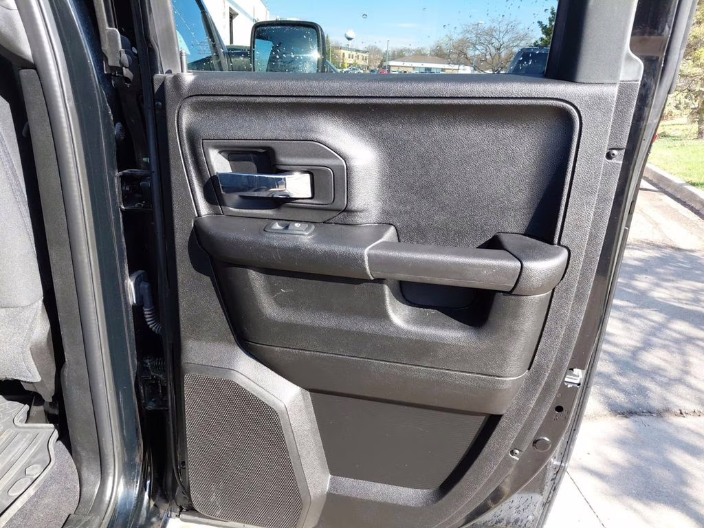 2022 Diamond Black Crystal Pearlcoat Ram 1500 Classic Warlock 4X4 Truck