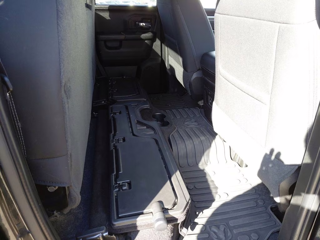 2022 Diamond Black Crystal Pearlcoat Ram 1500 Classic Warlock 4X4 Truck