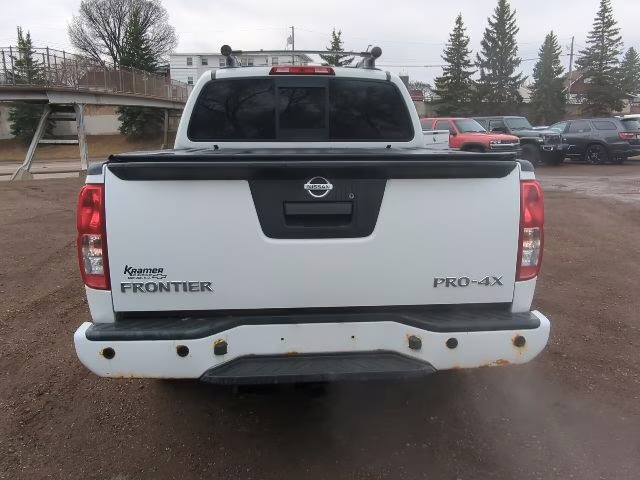 2016 Glacier White Nissan Frontier PRO-4X 4X4 Truck