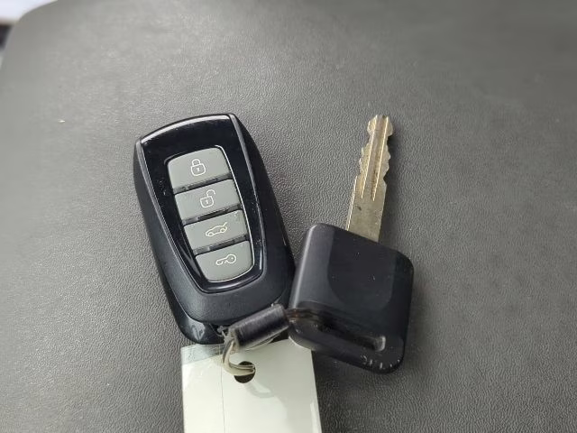 2016 Glacier White Nissan Frontier PRO-4X 4X4 Truck