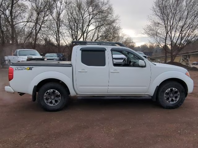 2016 Glacier White Nissan Frontier PRO-4X 4X4 Truck