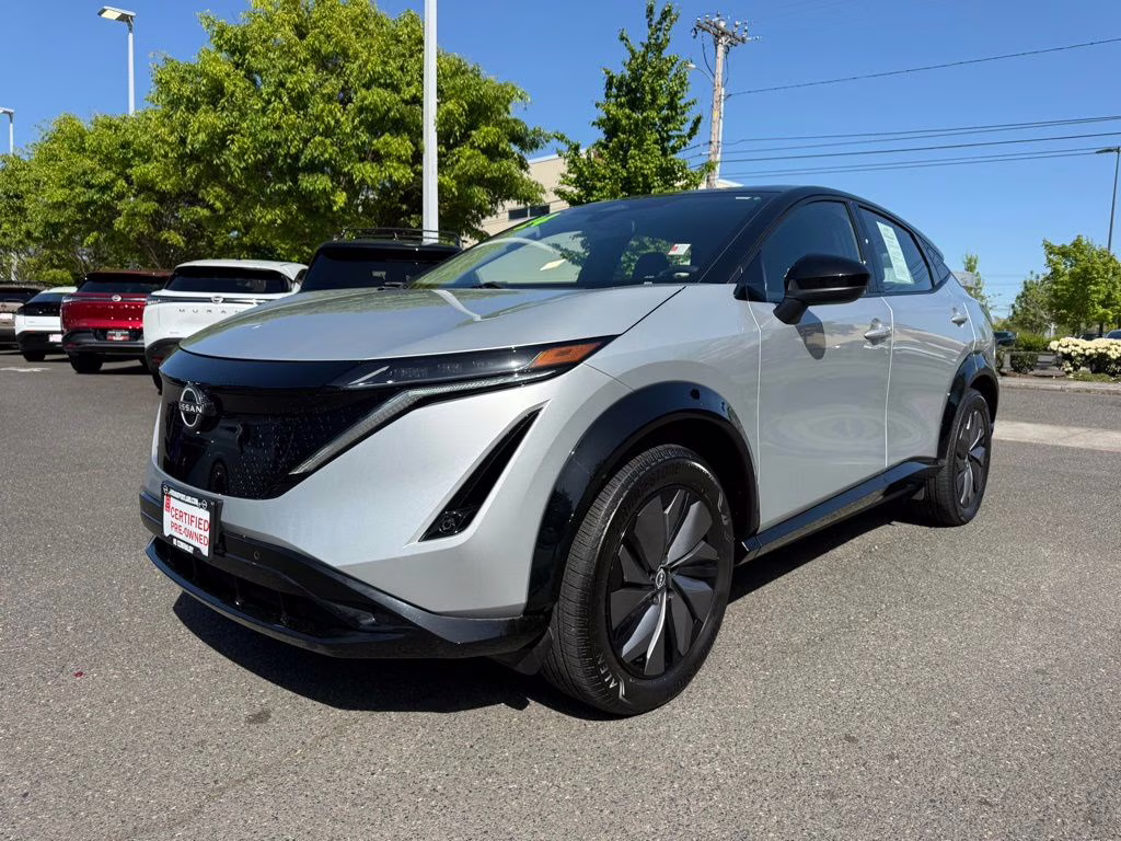 2024 Brilliant Silver Metallic/Black Diamond Pearl Nissan ARIYA ENGAGE e-4ORCE AWD SUV
