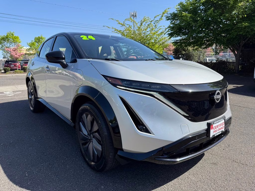 2024 Brilliant Silver Metallic/Black Diamond Pearl Nissan ARIYA ENGAGE e-4ORCE AWD SUV