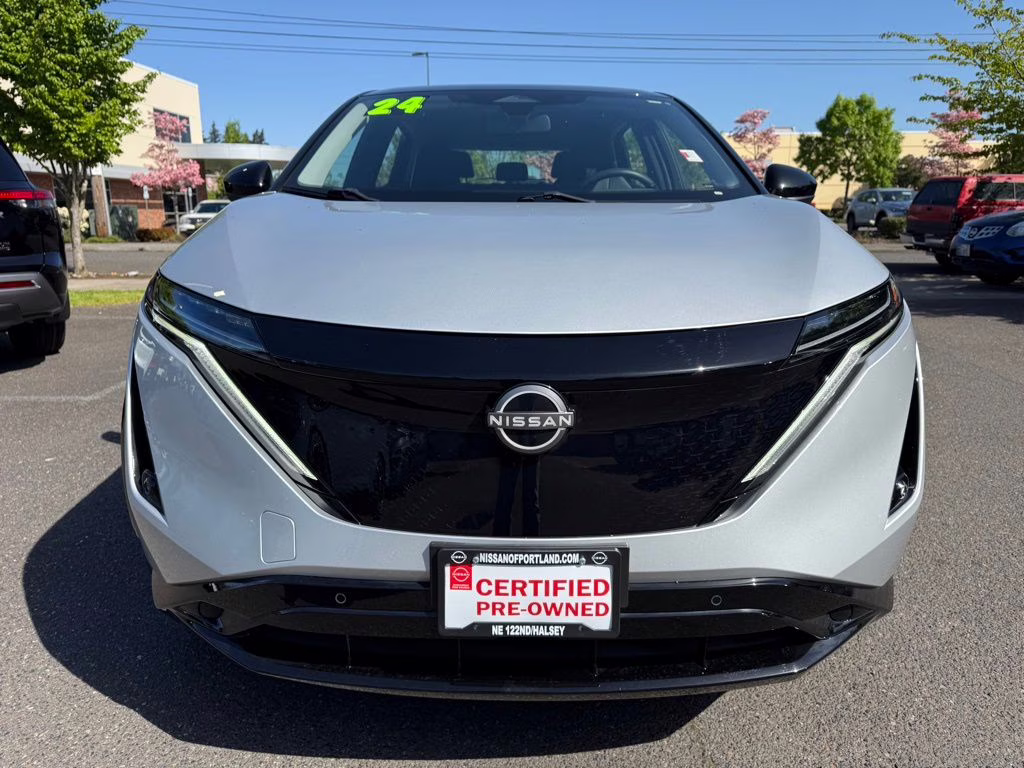2024 Brilliant Silver Metallic/Black Diamond Pearl Nissan ARIYA ENGAGE e-4ORCE AWD SUV