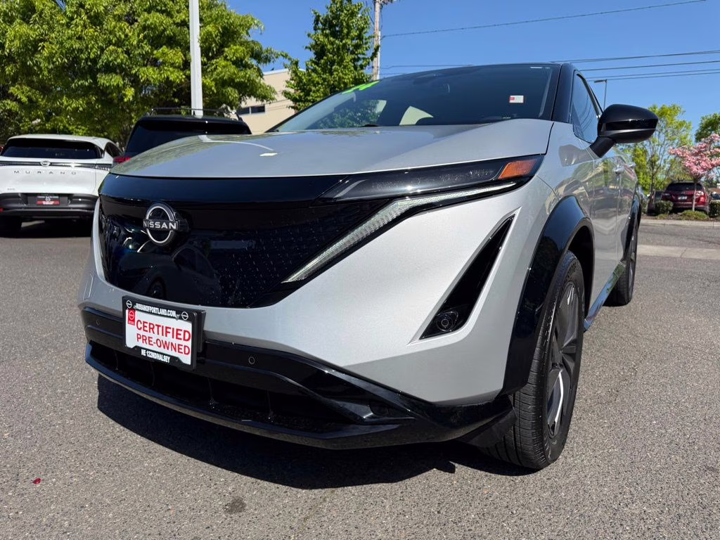 2024 Brilliant Silver Metallic/Black Diamond Pearl Nissan ARIYA ENGAGE e-4ORCE AWD SUV