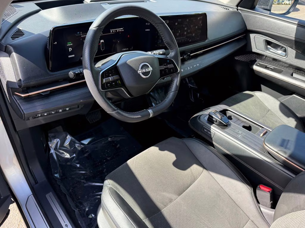 2024 Brilliant Silver Metallic/Black Diamond Pearl Nissan ARIYA ENGAGE e-4ORCE AWD SUV