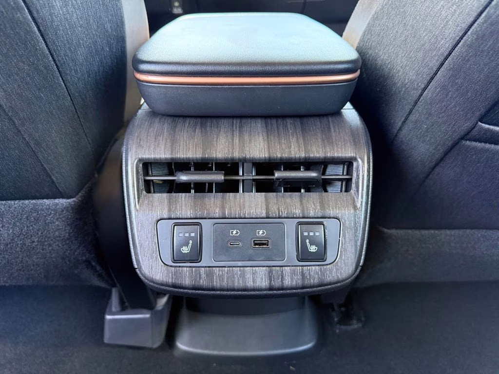2024 Brilliant Silver Metallic/Black Diamond Pearl Nissan ARIYA ENGAGE e-4ORCE AWD SUV