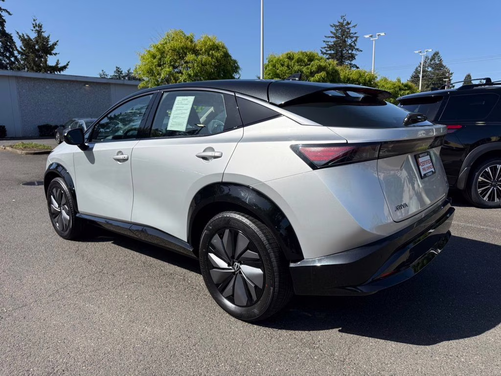 2024 Brilliant Silver Metallic/Black Diamond Pearl Nissan ARIYA ENGAGE e-4ORCE AWD SUV