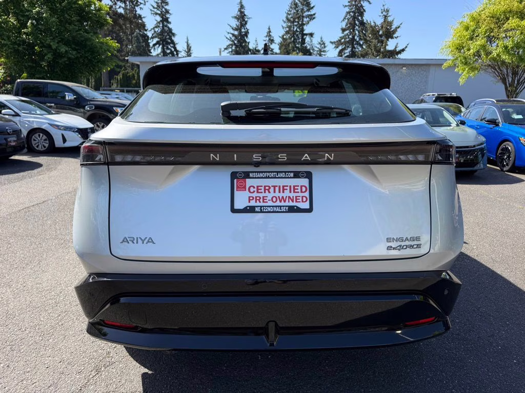 2024 Brilliant Silver Metallic/Black Diamond Pearl Nissan ARIYA ENGAGE e-4ORCE AWD SUV
