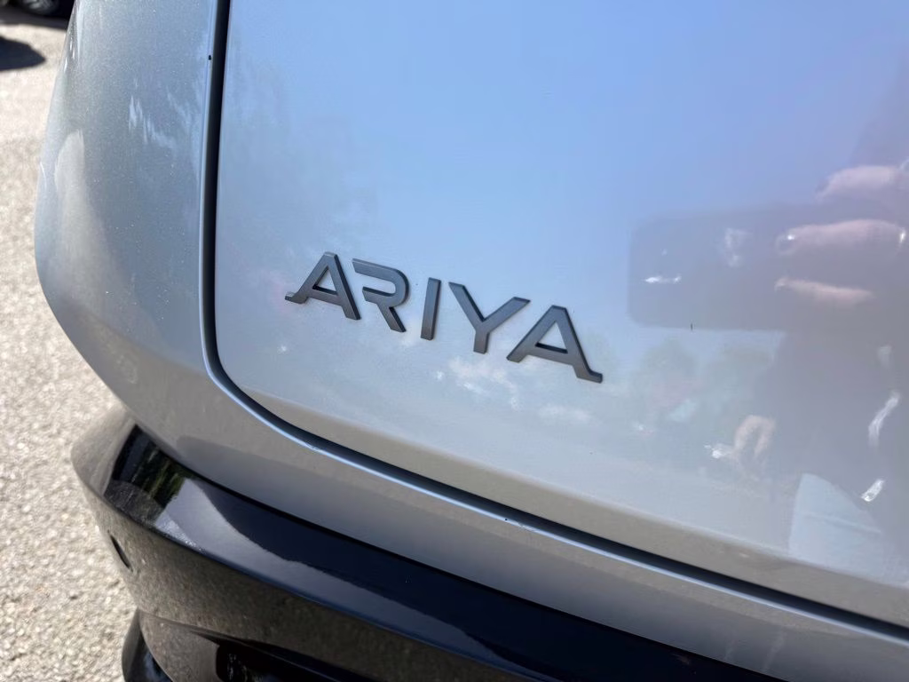 2024 Brilliant Silver Metallic/Black Diamond Pearl Nissan ARIYA ENGAGE e-4ORCE AWD SUV