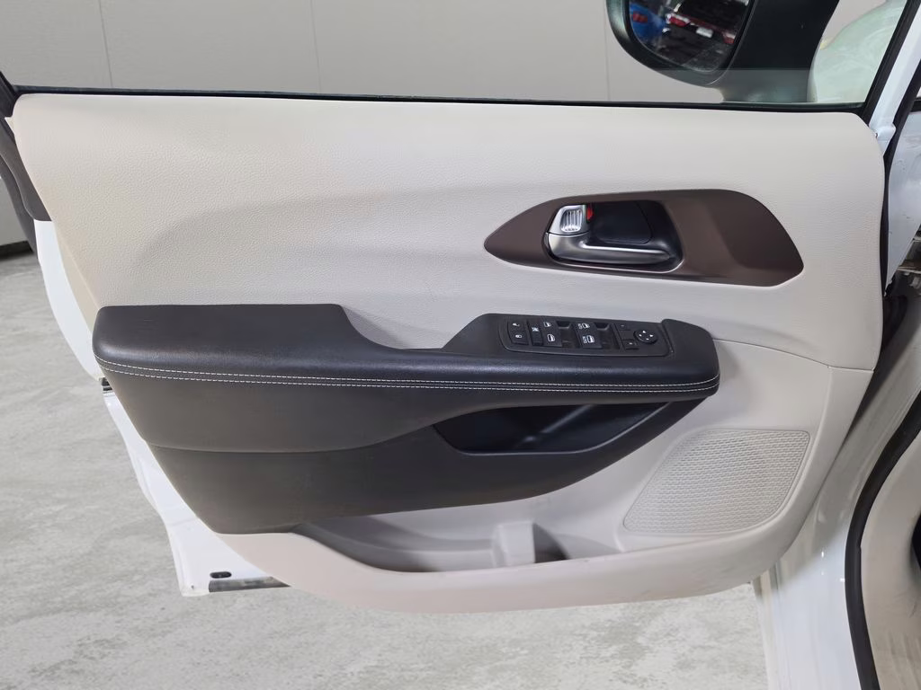 2023 Bright White Clearcoat Chrysler Voyager LX FWD Van